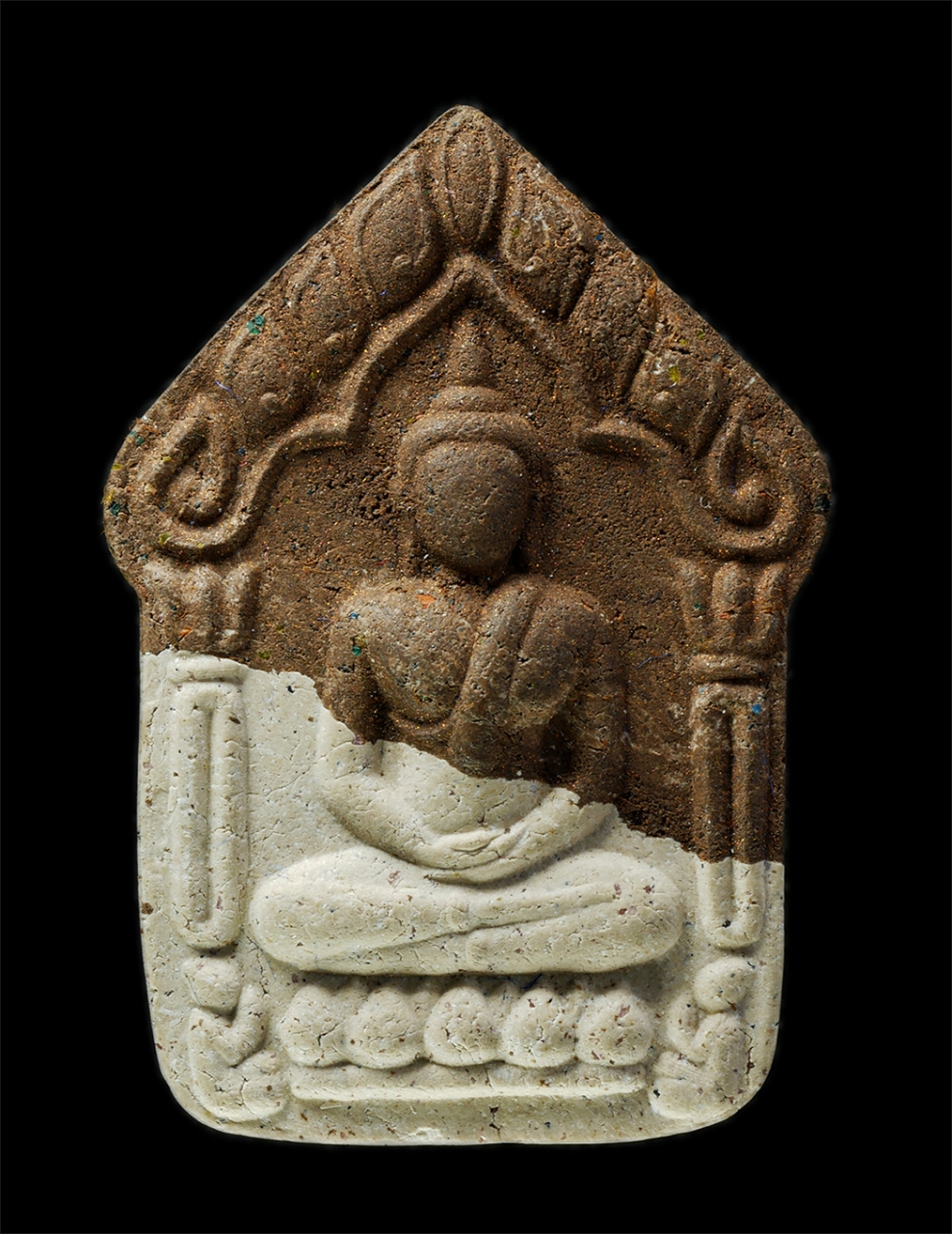 30Jun25 (242)p.jpg - พระขุนแผนพราย แม่มณีรัตนา พระมหาต่อธรรมรังษี เจ้าคณะ6 วัดพระนารายณ์มหาราชวรวิหาร จ.นครราชสีมา ปี2563 เนื้อ 2สี น้ำตาลขาว ผงพุทธคุณ ผงว่าน  ผสมจีวร หมา [..] | https://kamulet.in.th